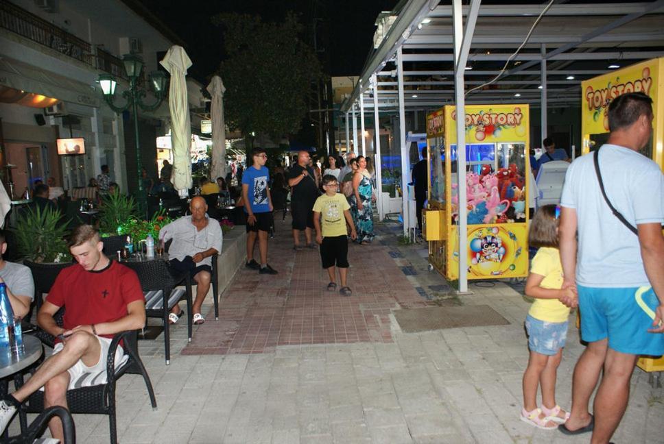 Hotel Agni -Enoikiazomena Diamerizmata Kallithea  Esterno foto